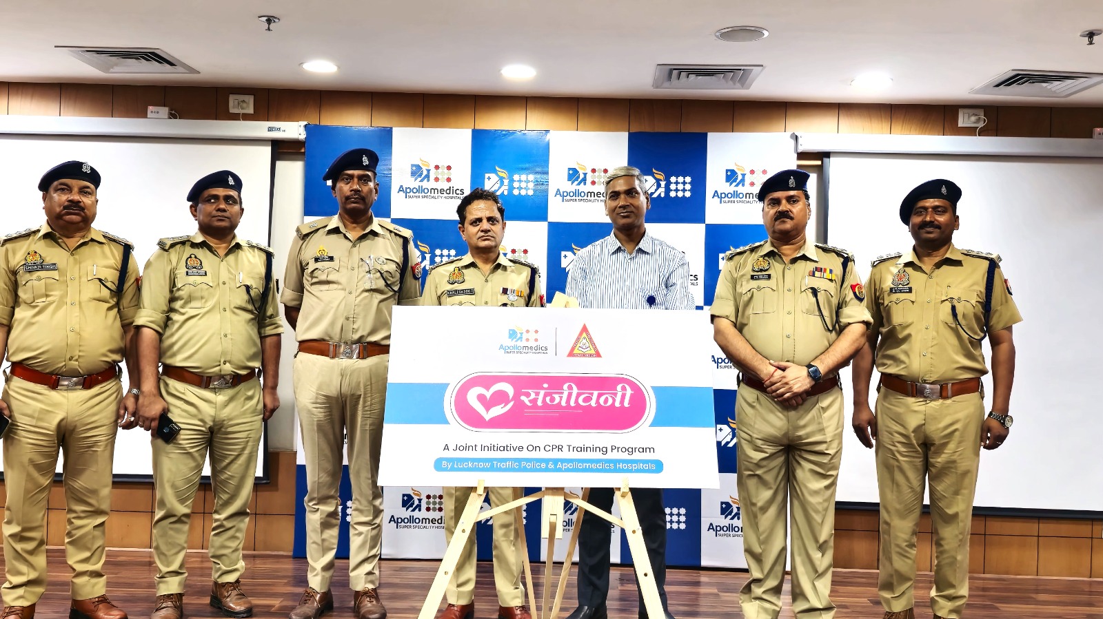 Apollomedics Superspecialty Hospital Provides Life-Saving CPR Training to Lucknow Traffic Police Personnel 